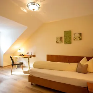 Hotel Und Goettler Josef, Rumeltshausen